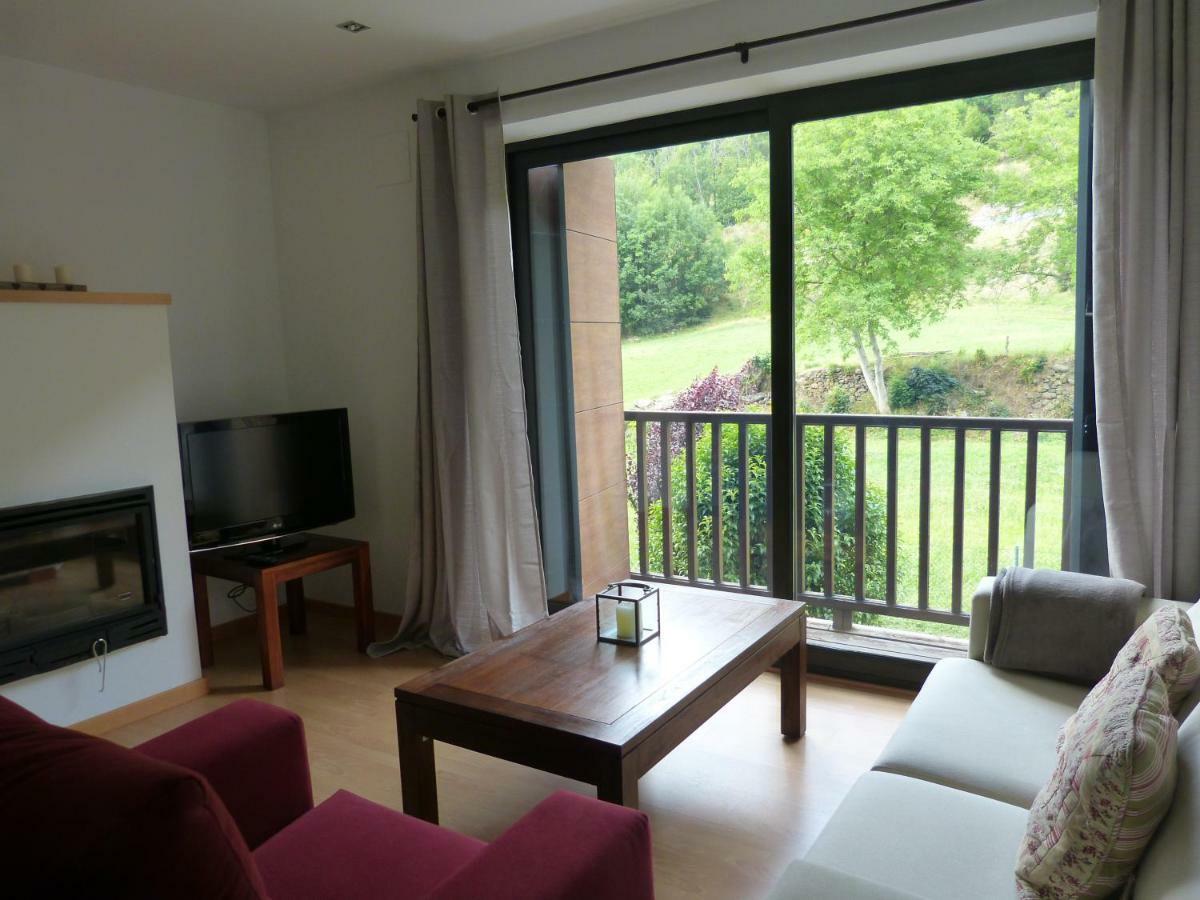 Apartament Hug Roger Valencia D'Aneu Esterno foto
